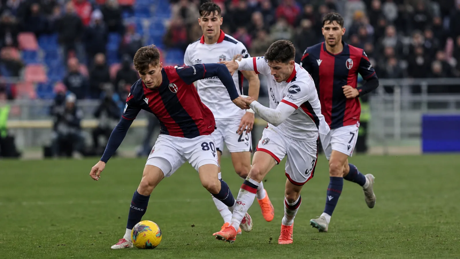 Bologna 1909 Cagliari Calcio - défense compacte de Cagliari face à Bologna en Serie A