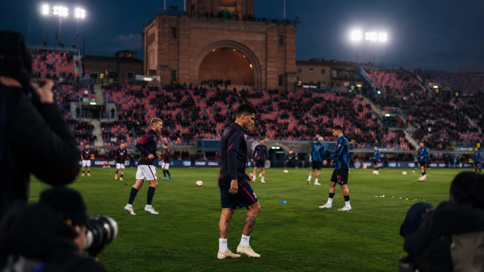 Bologna 1909 Internazionale Milano pronostic scène d'avant-match réaliste entre Bologne et l'Inter
