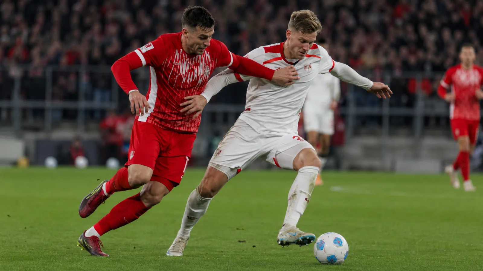Freiburg RB Leipzig duel intense au milieu de terrain en Bundesliga