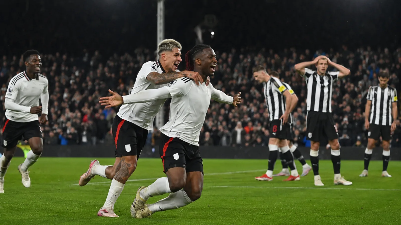 Fulham Newcastle United : Fulham frappe fort, 2-0