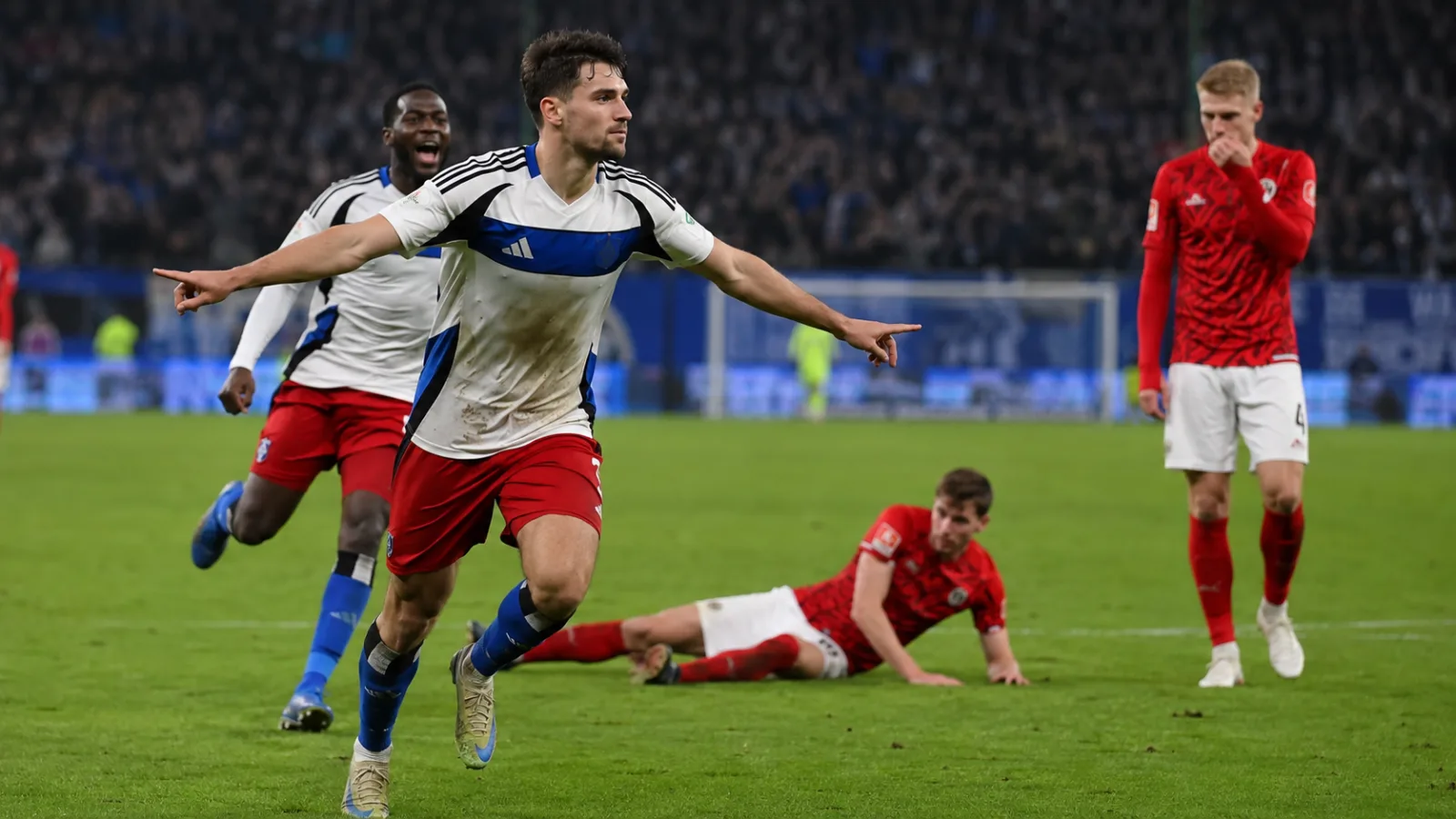 Hamburger Freiburg : le HSV s’offre un thriller 3-2