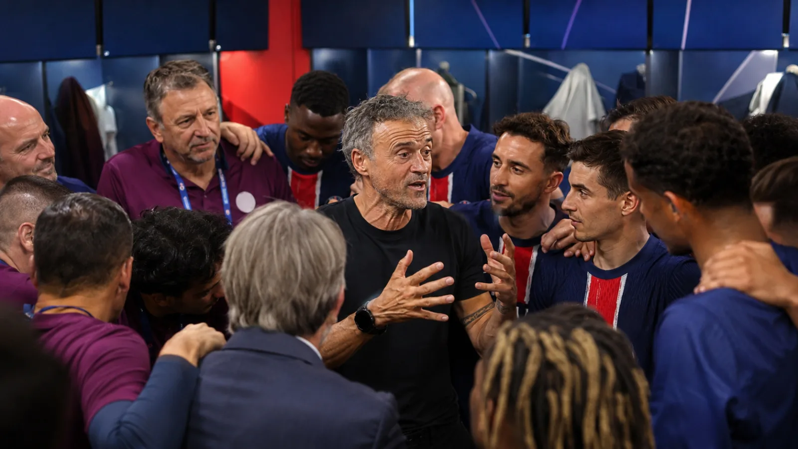 Le PSG champion de France dans les coulisses du vestiaire parisien
