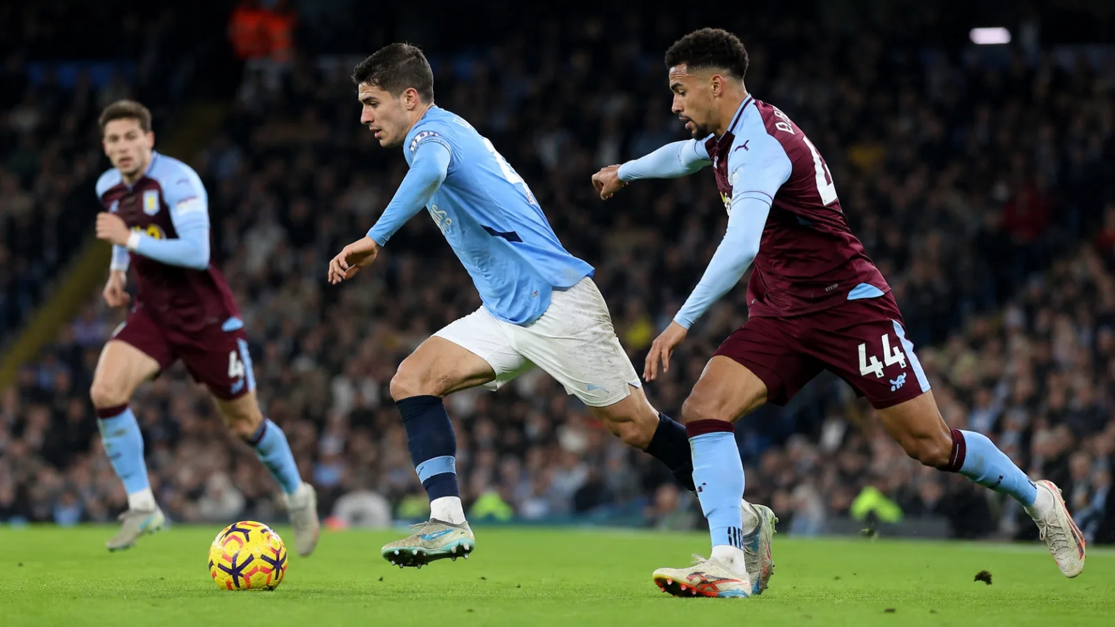 Manchester City Aston Villa action éditoriale réaliste en Premier League