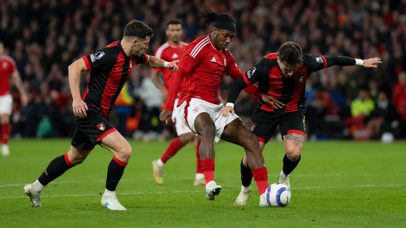 Nottingham Forest Bournemouth, action de match réaliste entre Nottingham Forest FC et AFC Bournemouth