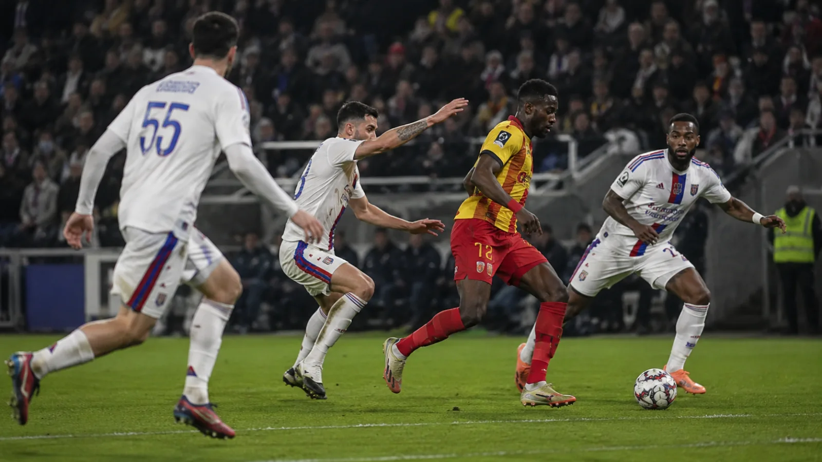 Olympique Lyonnais Racing Club de Lens : duel offensif lensois face à la défense lyonnaise