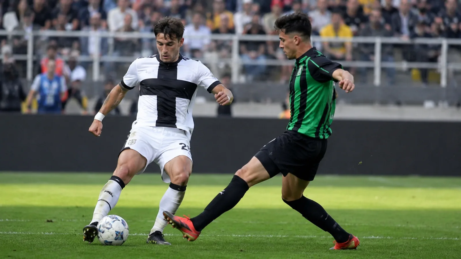 Parma Calcio 1913 US Sassuolo Calcio duel de Serie A au milieu de terrain