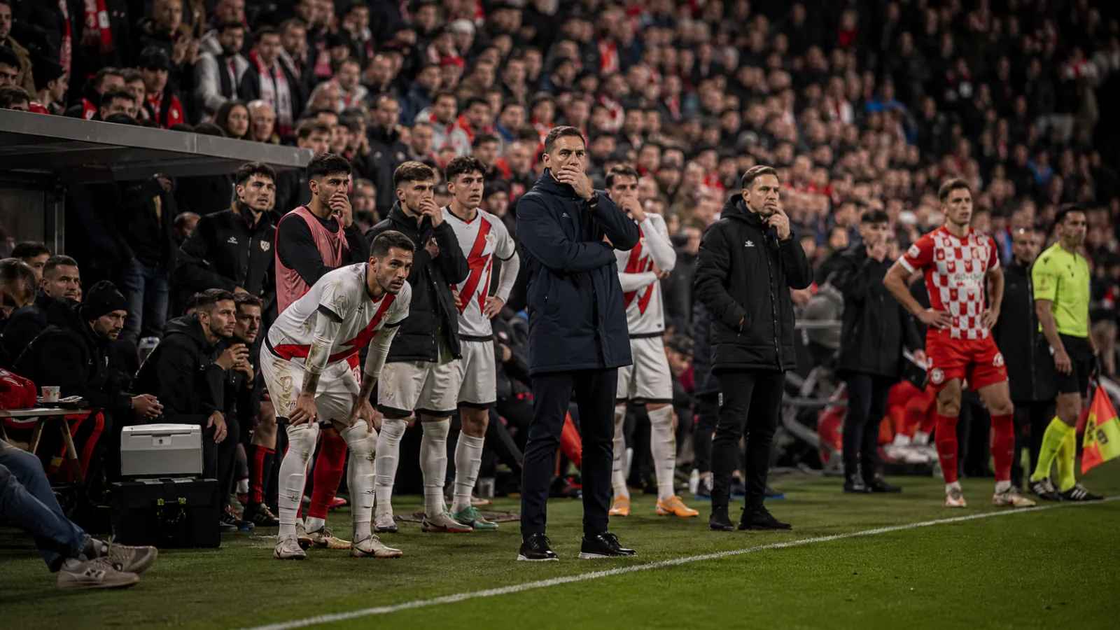Rayo Vallecano de Madrid Girona : tension sur le banc pendant la fin du match de Liga