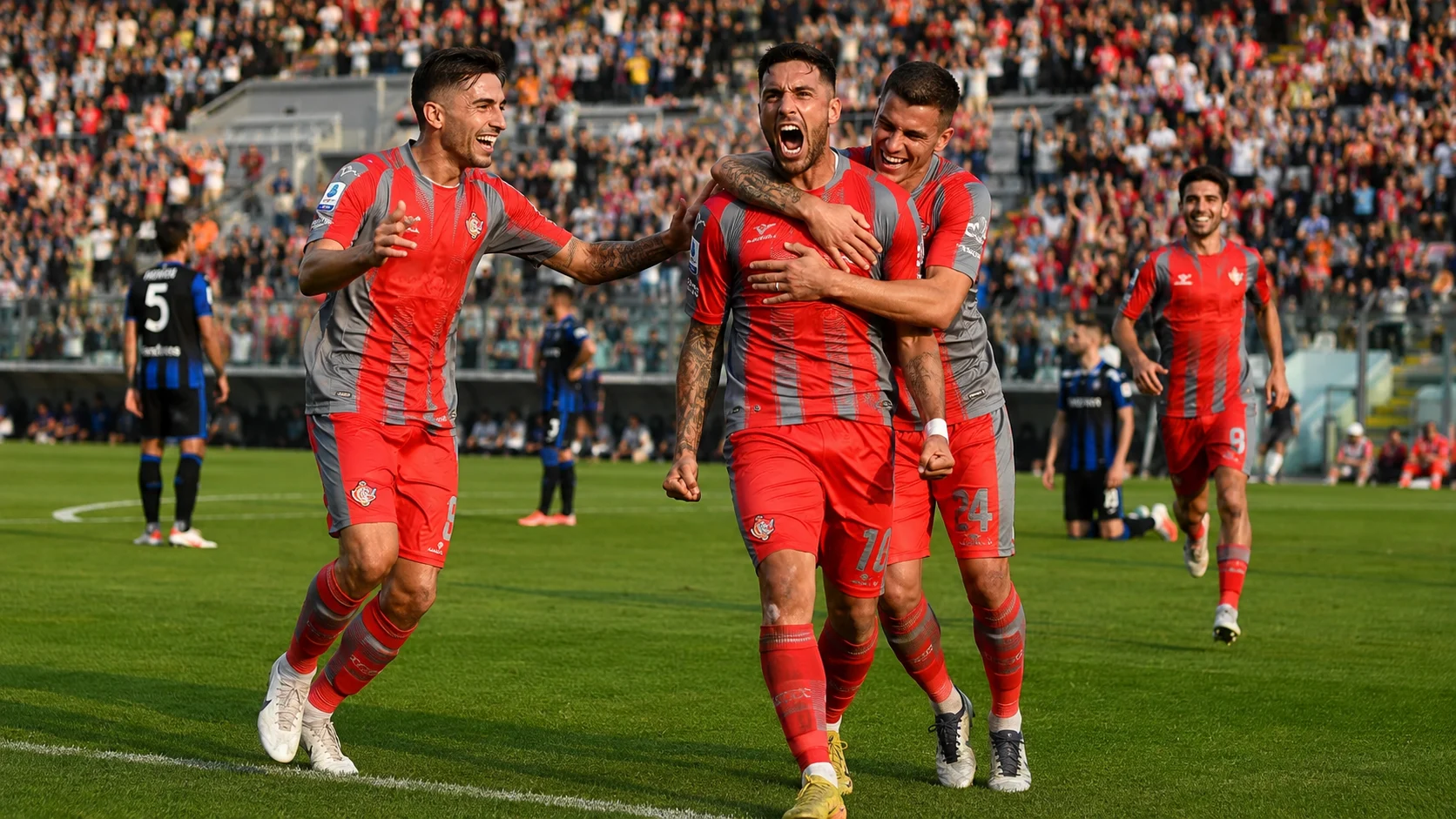 US Cremonese Pisa 1909 : 3-0, Vardy lance le récital
