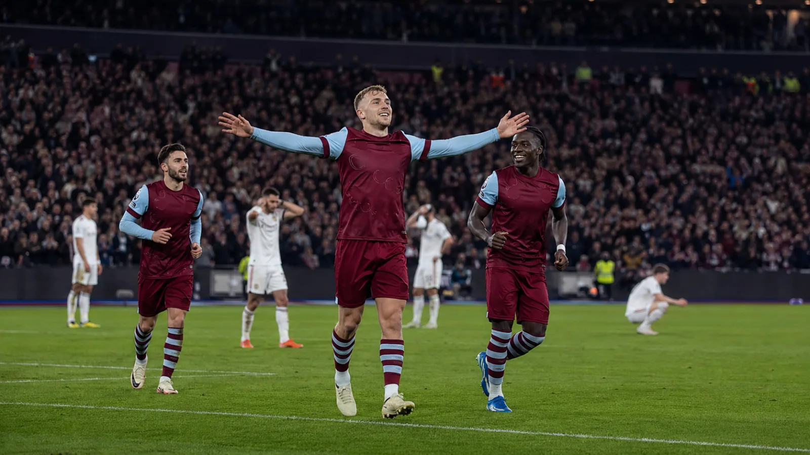 West Ham United Leeds United : West Ham frappe fort après l'heure