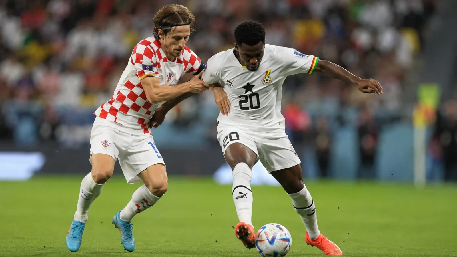 Croatie Ghana duel tactique au milieu de terrain pendant le match