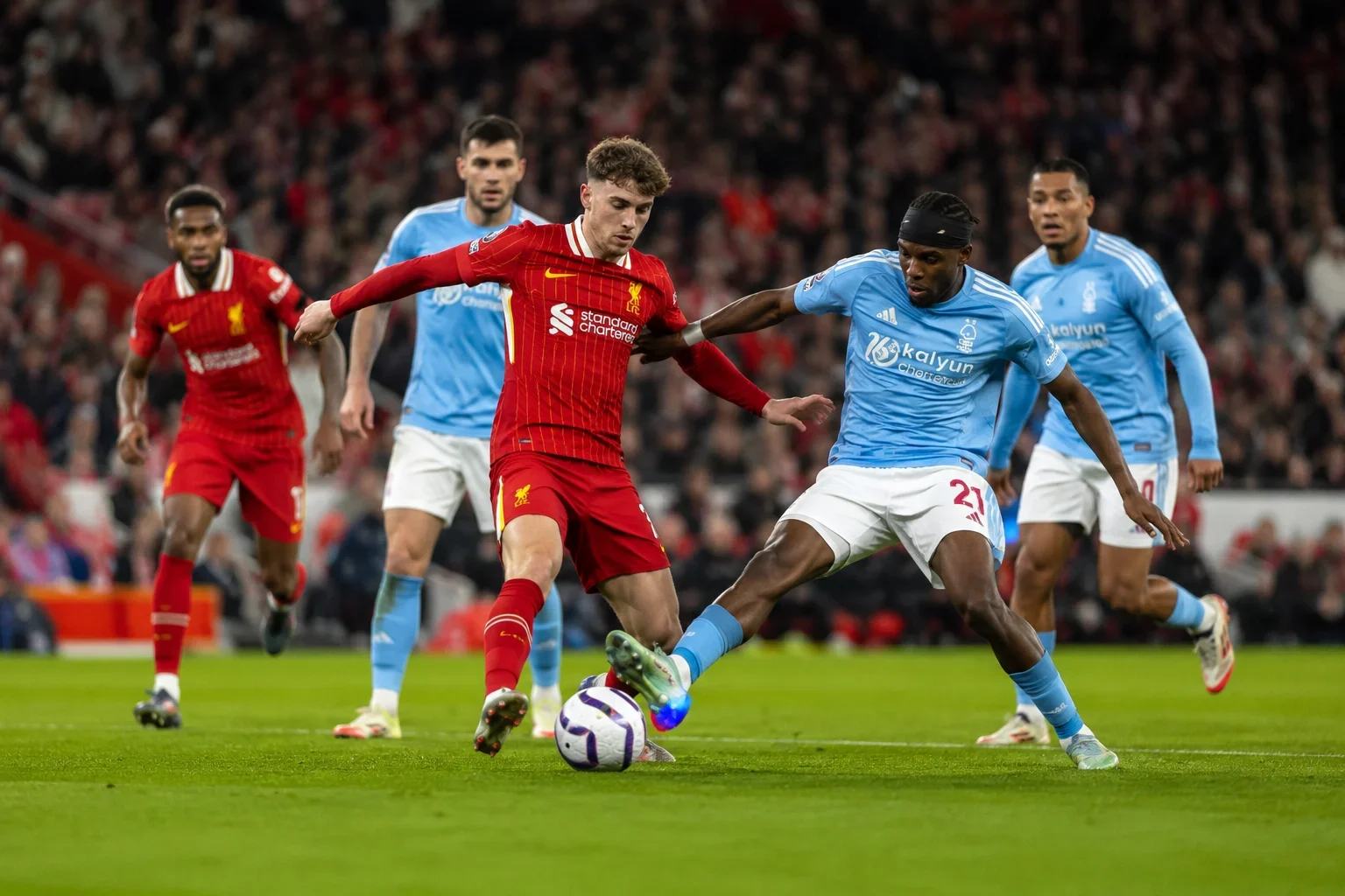 Liverpool Nottingham Forest duel de Premier League dans le résumé du 2-2