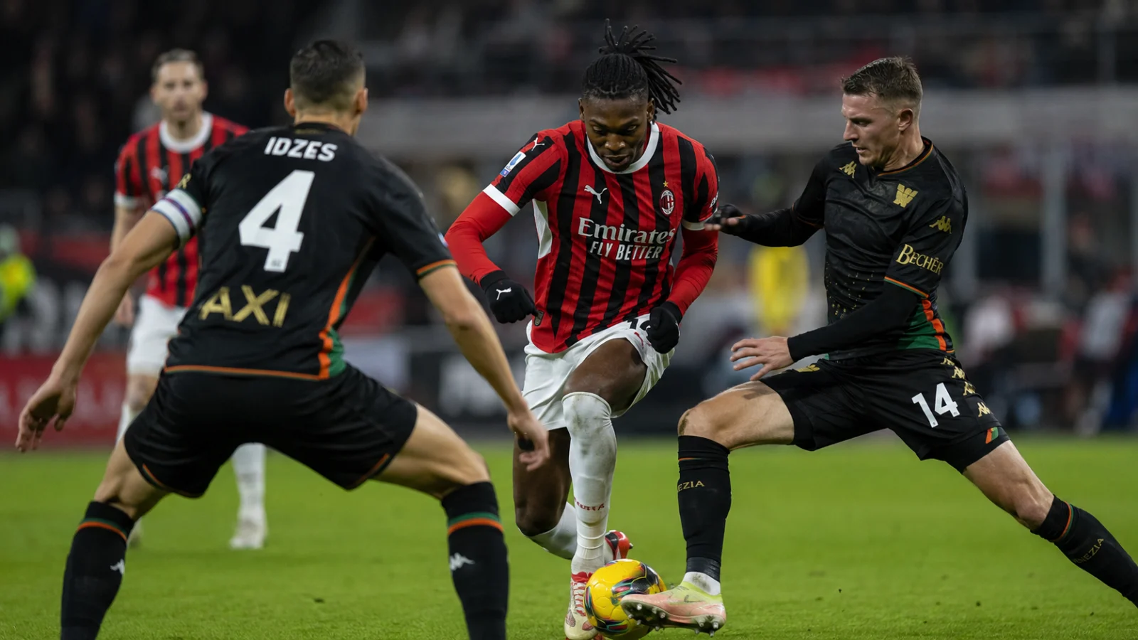 Milan Venezia - duel au milieu de terrain lors du match de Serie A