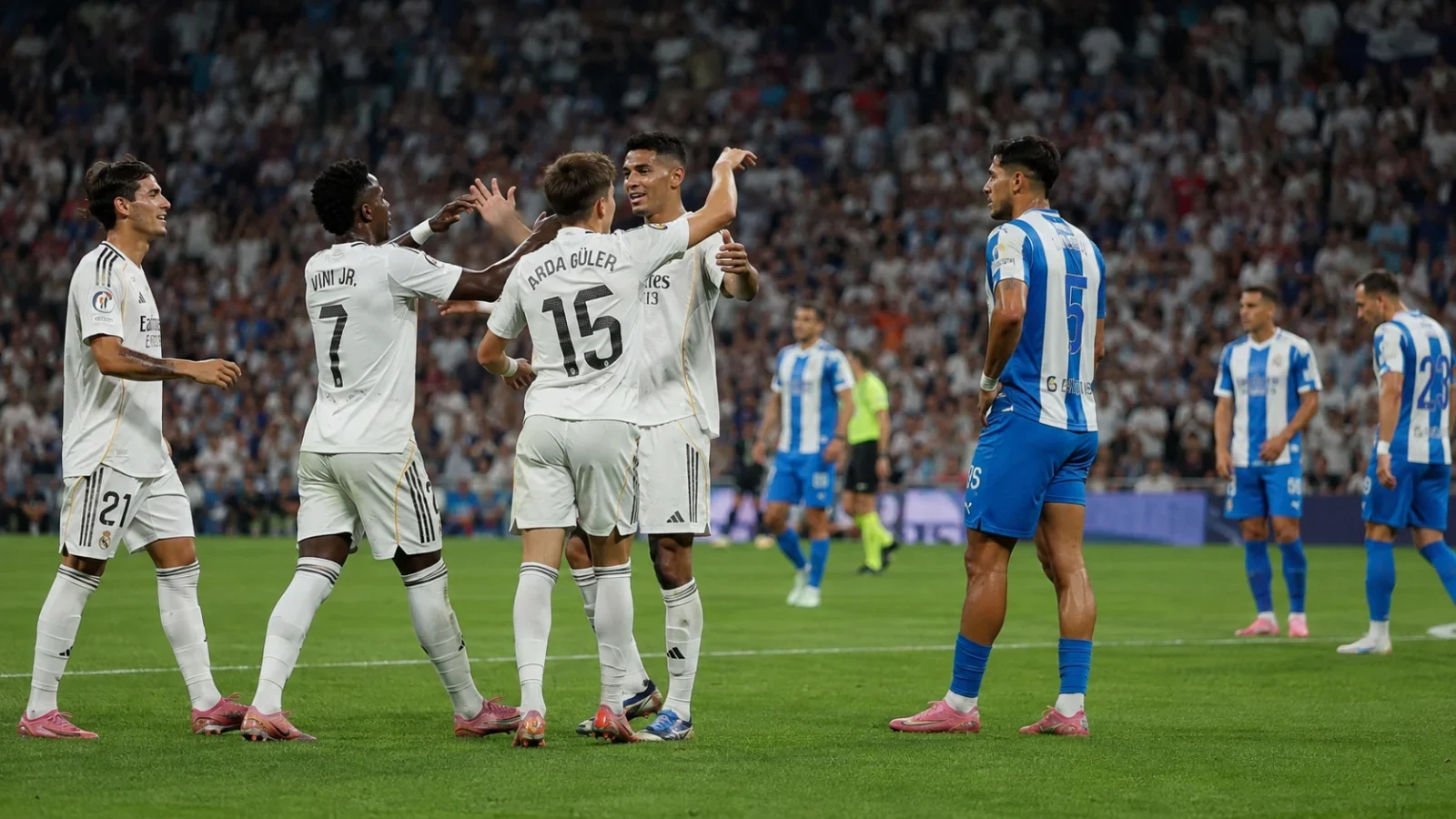 Real Madrid Málaga duel de Liga au milieu de terrain