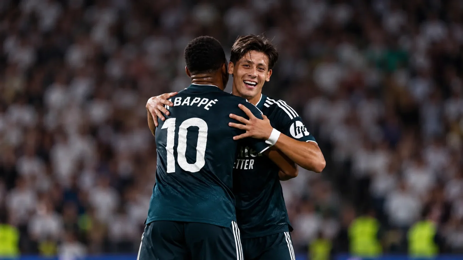 Elche Real Madrid : action de match en Liga au stade Martínez Valero