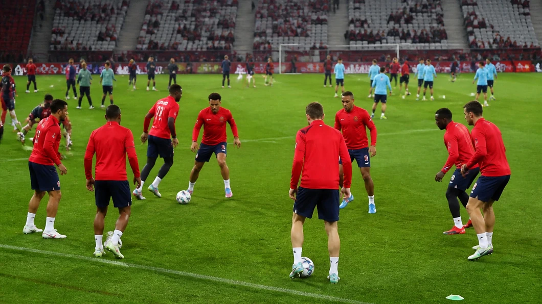 Séquence de pressing et de circulation du ballon entre Lille OSC et Le Havre AC sur une pelouse de Ligue 1