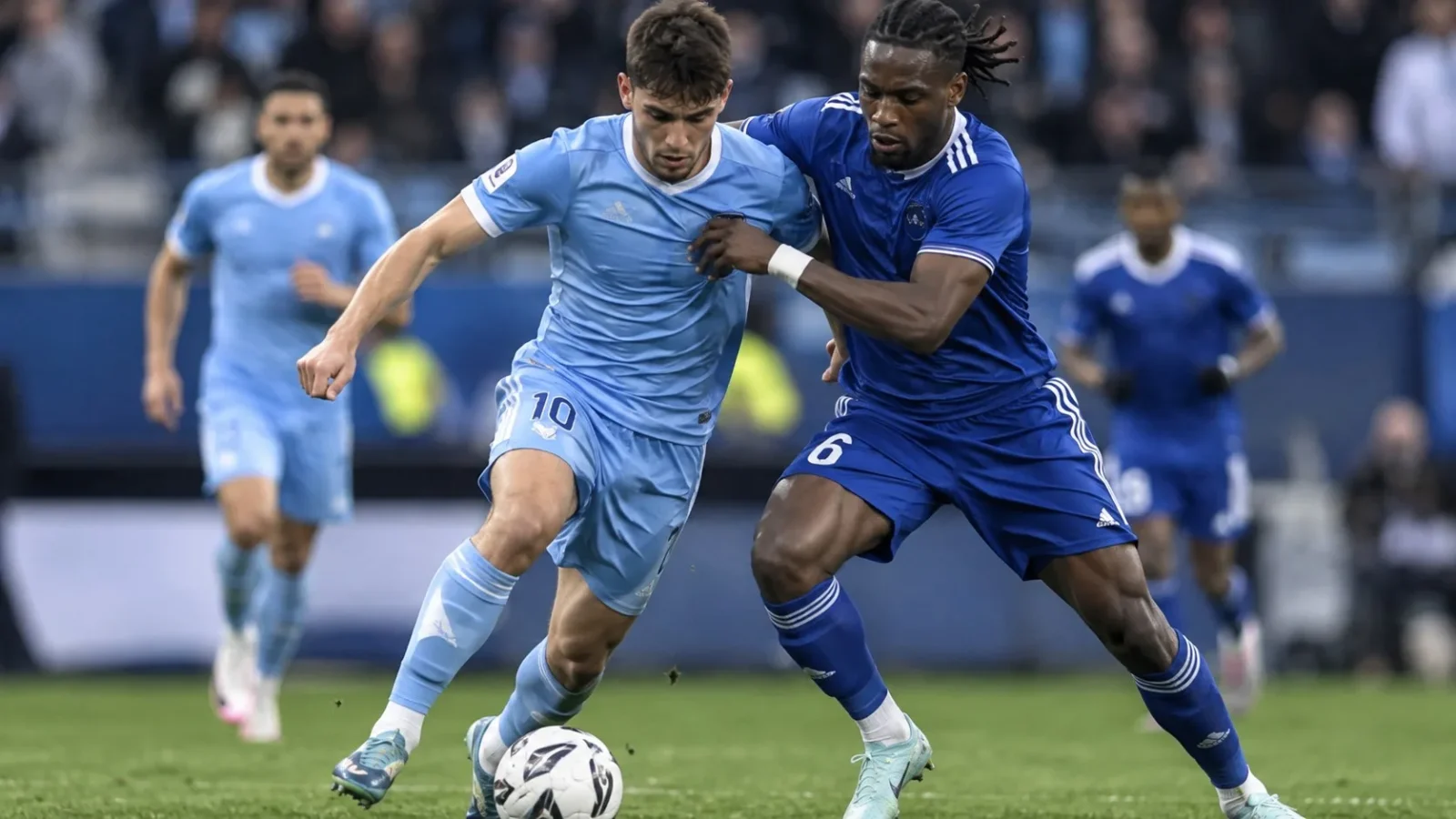 Troyes Strasbourg duel de Ligue 1 au milieu de terrain