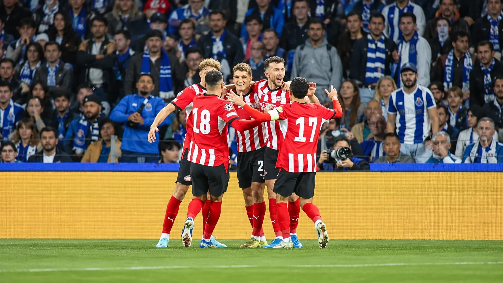 Un but de Guus Til suffit au PSV face au FC Porto