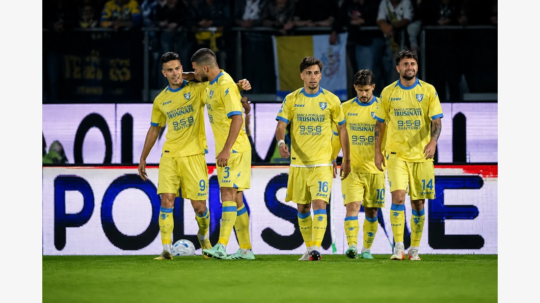 Cinq buts, quatre finisseurs : Frosinone domine Lecce 5-1