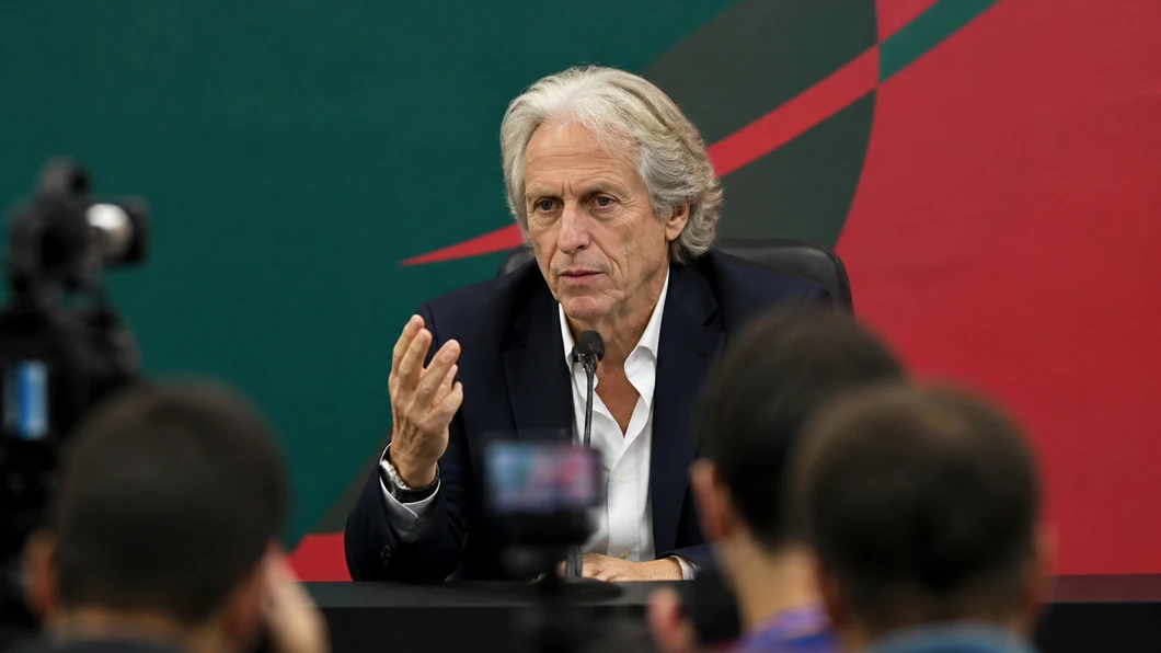 Jorge Jesus lors d’une conférence de presse tendue avec le Portugal