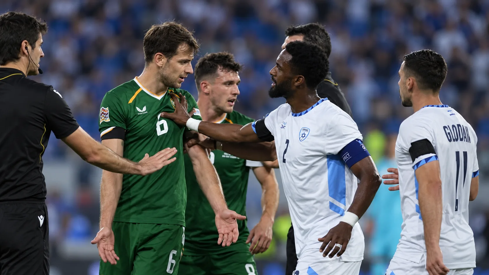 Tableau d’affichage indiquant 1-1 après Republic of Ireland - Israel en Ligue des Nations.